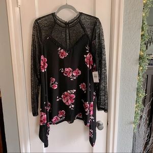 NWT Torrid 0 Beautiful Floral and Black Lace Blouse